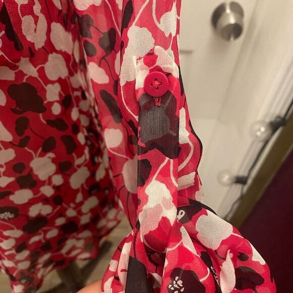 Diane Von Furstenberg 100% silk blouse, size 0 - Picture 4 of 10